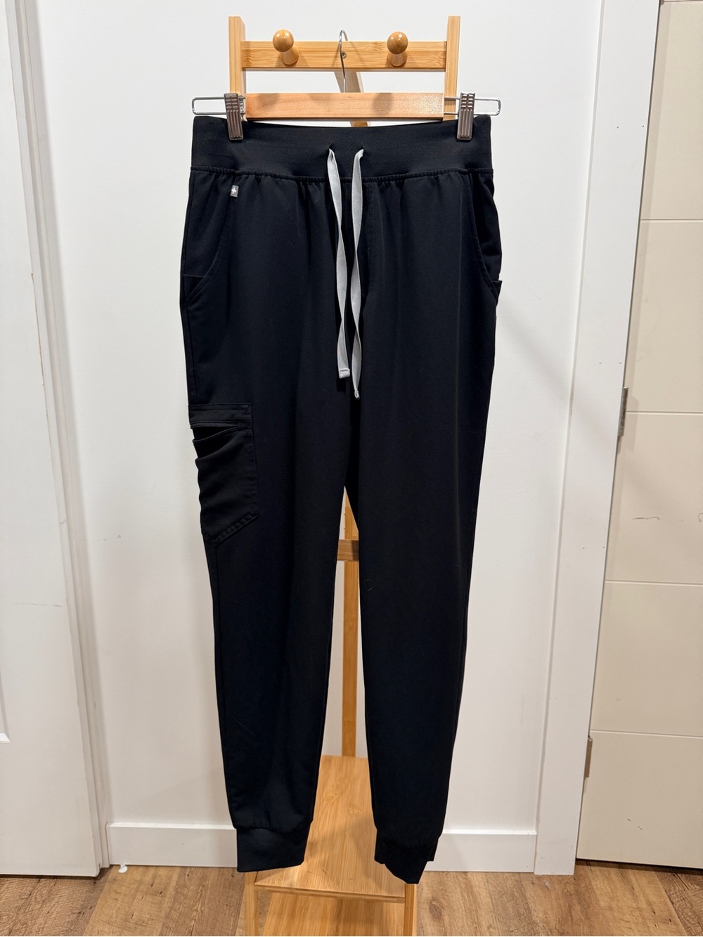 Figs Black Men's Jogger Pants with Contrast Drawstring